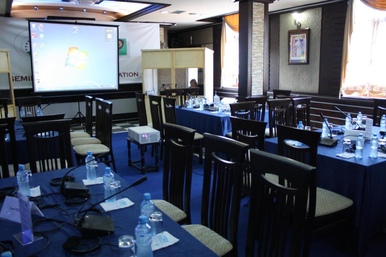 Hotel Bar Restaurant America Kukes Bagian luar foto